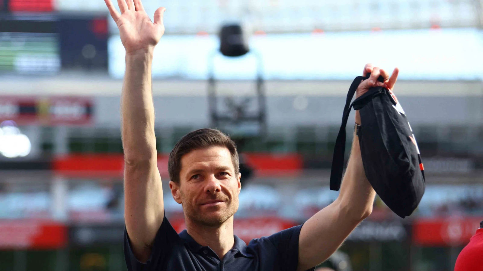 Bayer Leverkusen, Xabi Alonso'ya beraberlikle veda etti