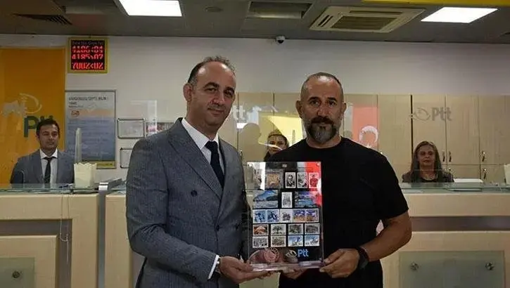 Ptt'de Günün Sürprizi 186'ncı Müşteriye! Hediyesini Görünce Duygularını Paylaştı