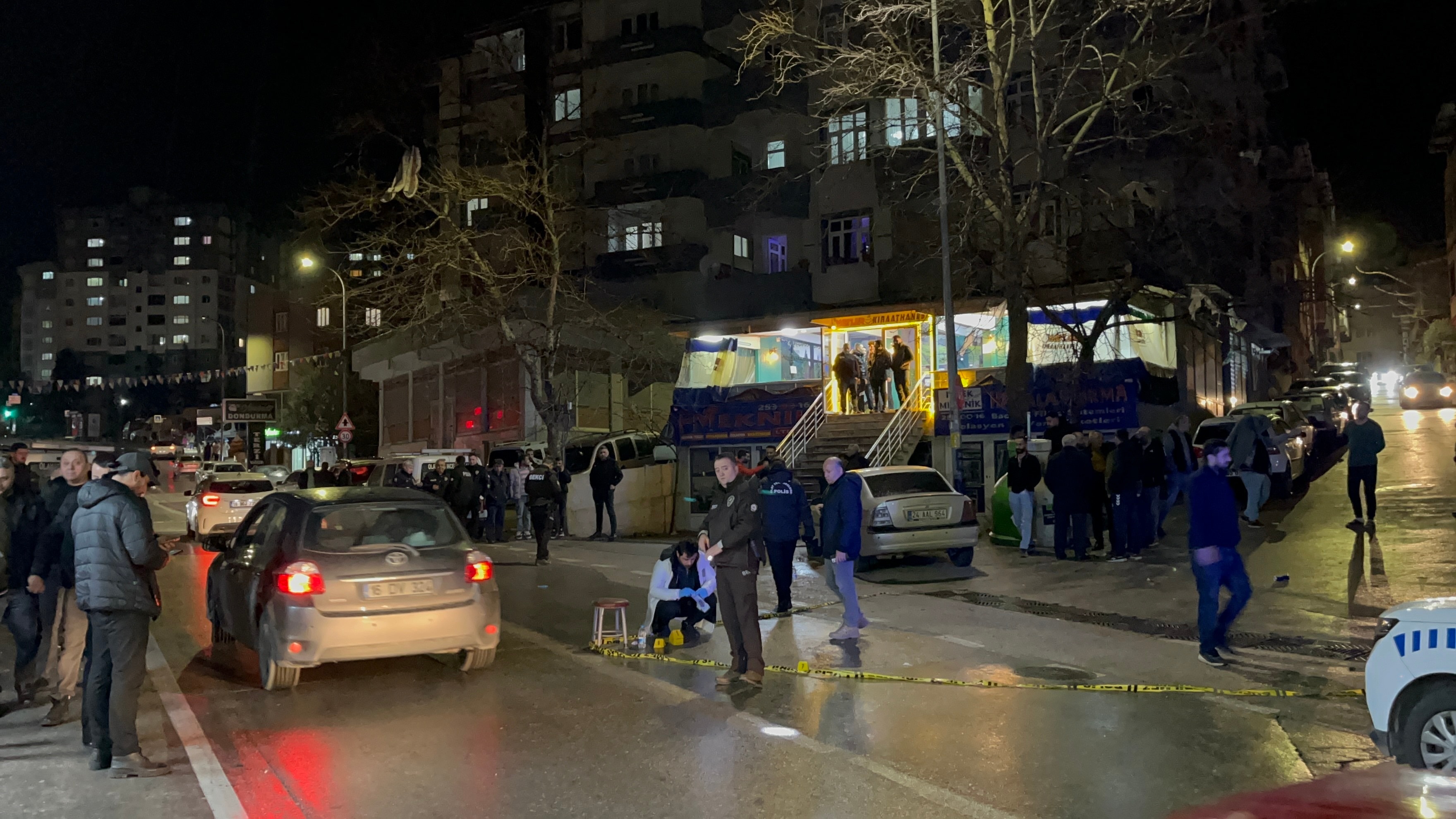 Bursa'da kahvehane çıkışı silahlı saldırı: 2 kişi ağır yaralandı