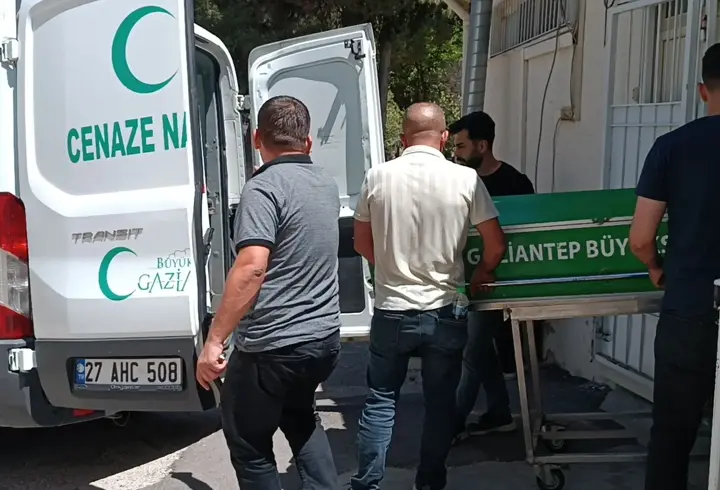Gaziantep’te TIR'ın çarptığı traktördeki baba öldü, oğlu yaralandı