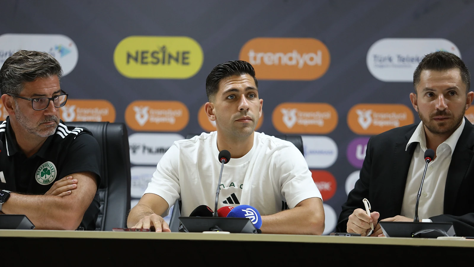 Anastasios Bakasetas: "Futbol oynamayı sevdiğim bir ülkeye geldim"