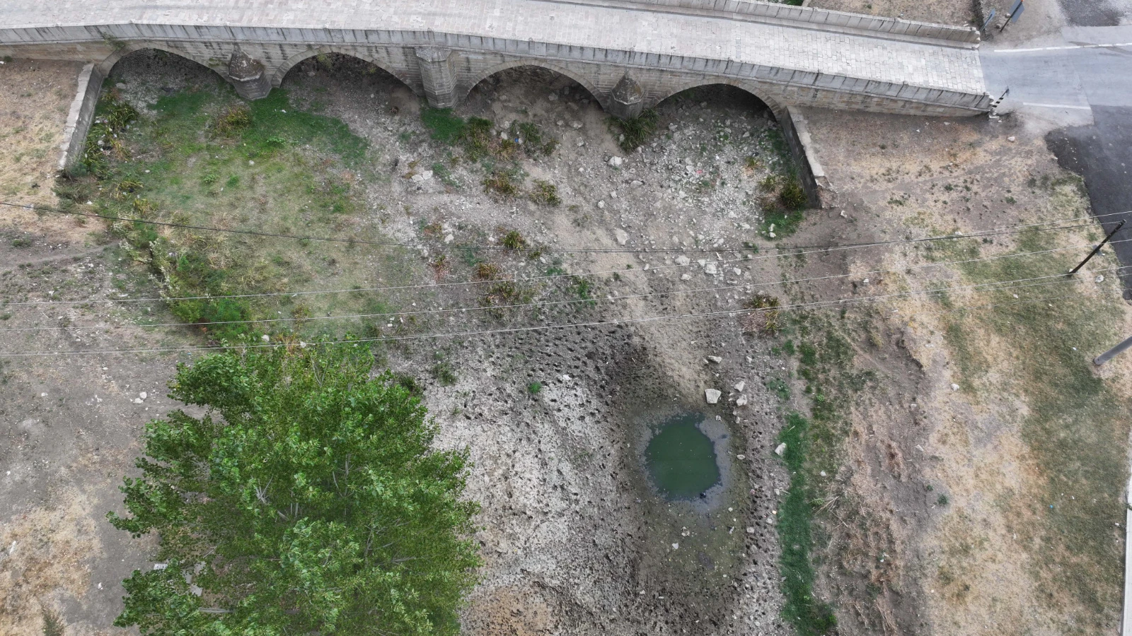Kuraklık Tunca Nehri'ni de vurdu, su akmıyor