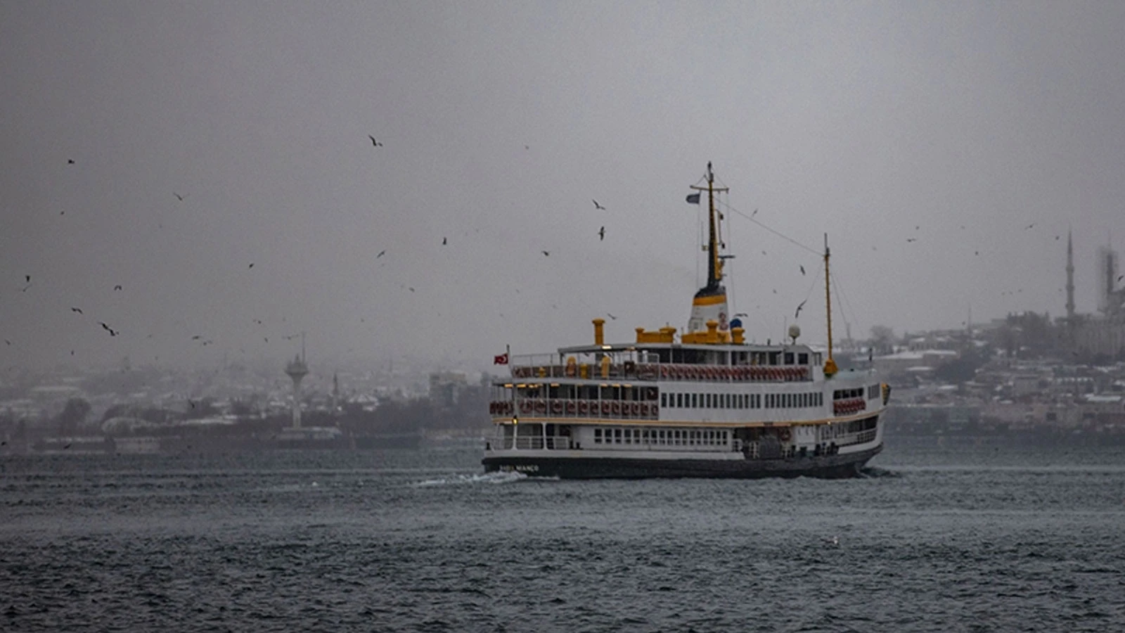 İstanbul'da vapur seferlerine fırtına engeli!