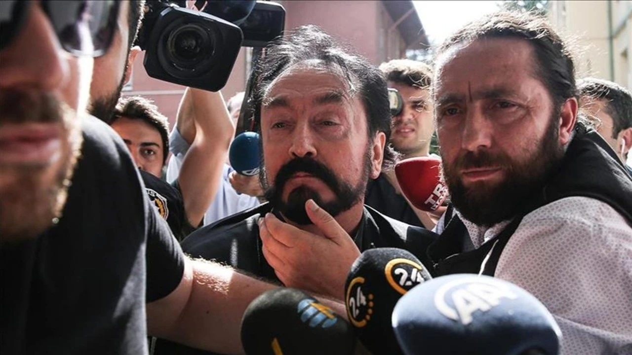 Adnan Oktar'a dolandırıcılık ve kara para aklama davasında beraat