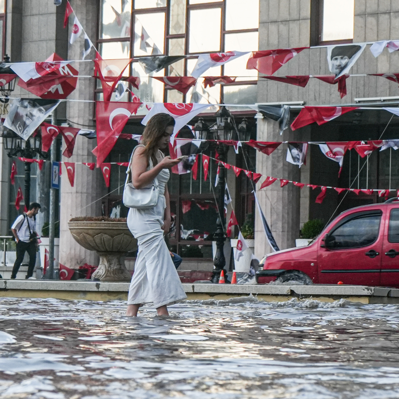Yağmur, sıcak hava ve toz taşınımı uyarıları