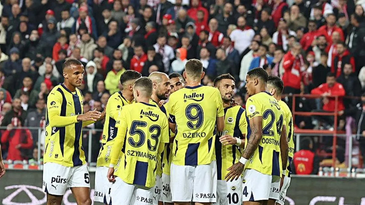 Fenerbahçe'de sakatlık şoku! Yıldız isim oyuna devam edemedi