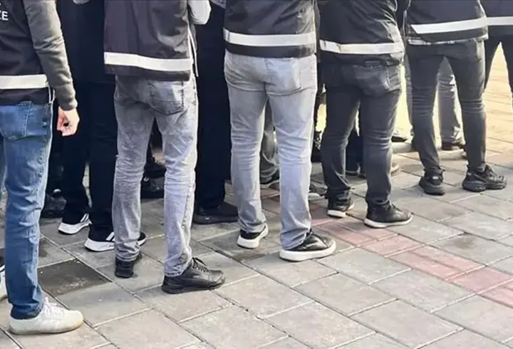 İzmir ve İstanbul'da FETÖ operasyonu: 9 gözaltı