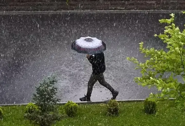 Meteoroloji ve Prof. Dr. Şen'den peş peşe uyarı: Şiddetli sağanak geliyor! Su baskınlarına dikkat...