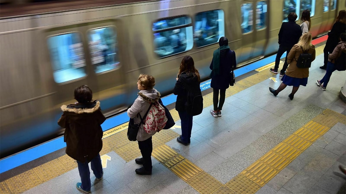 İstanbullular dikkat: Şişhane metrosu geçici olarak kapatıldı