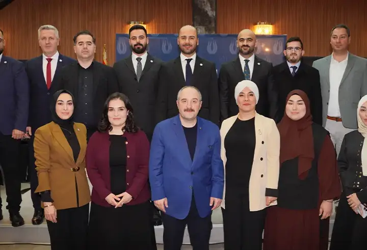 Almanya'da gönül sofrası! Komisyon Başkanı Varank, Almanya’da Türklerle buluştu
