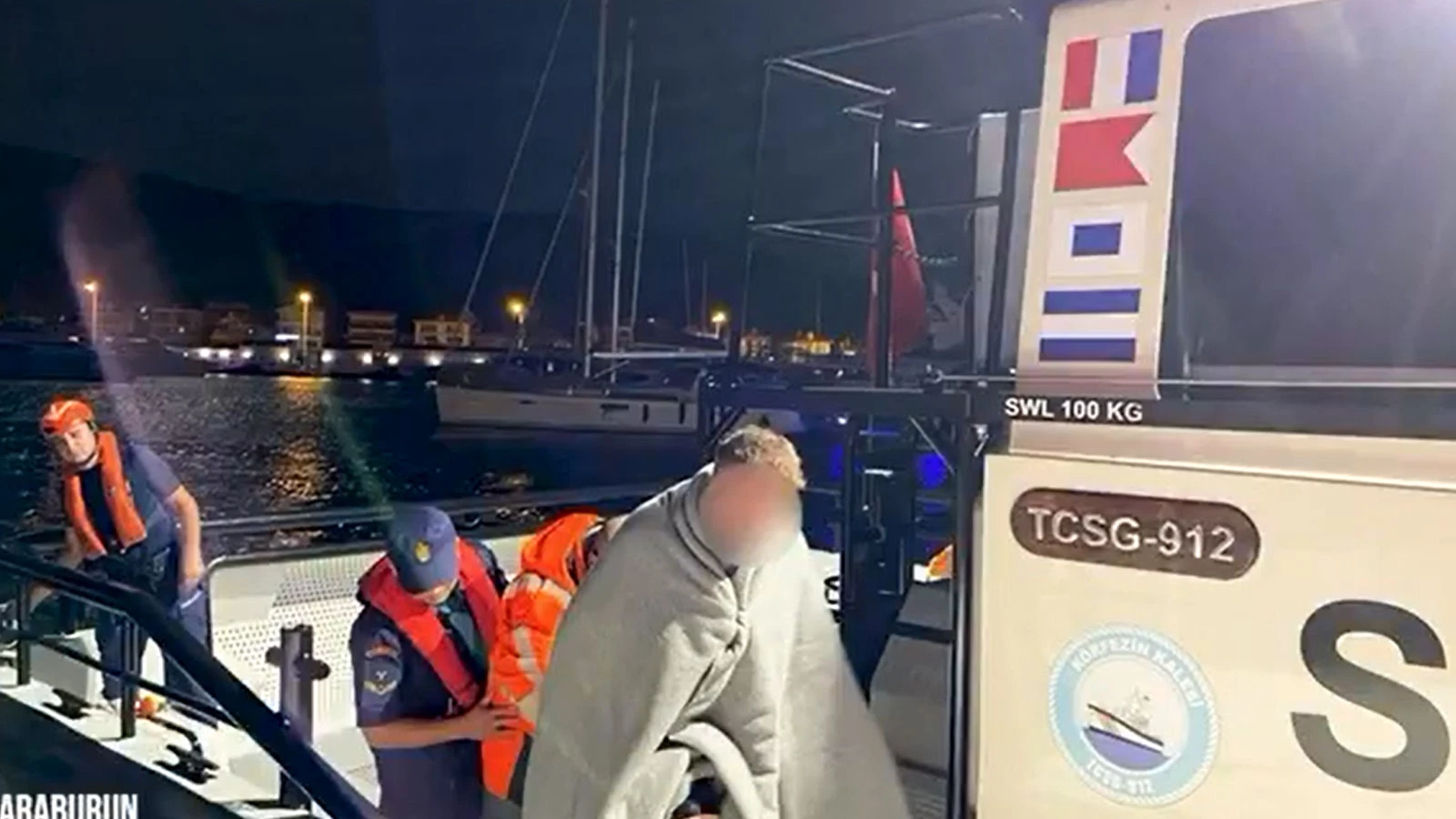 Bakan Yerlikaya duyurdu: İzmir'de batan tekneden 3 kişi kurtarıldı
