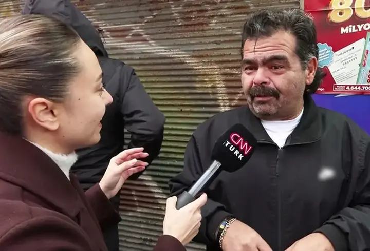 800 milyon liralık rekor ikramiye için Eminönü'nde kuyruk