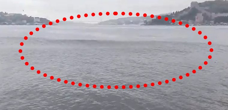 Deprem sırasında İstanbul Boğazı'nda dalgalar böyle görüntülendi
