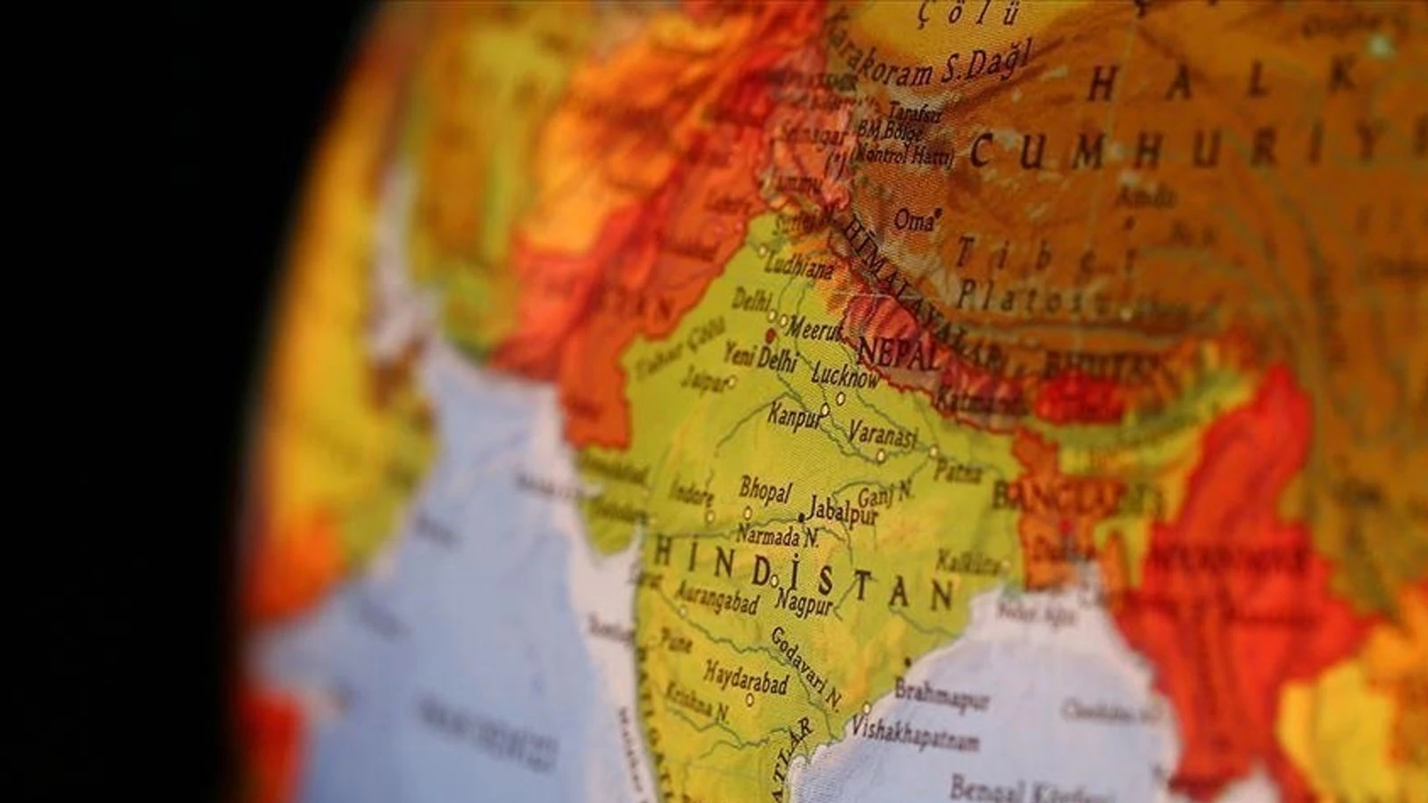 Hindistan'da yangın felaketi: 25 kişi hayatını kaybetti