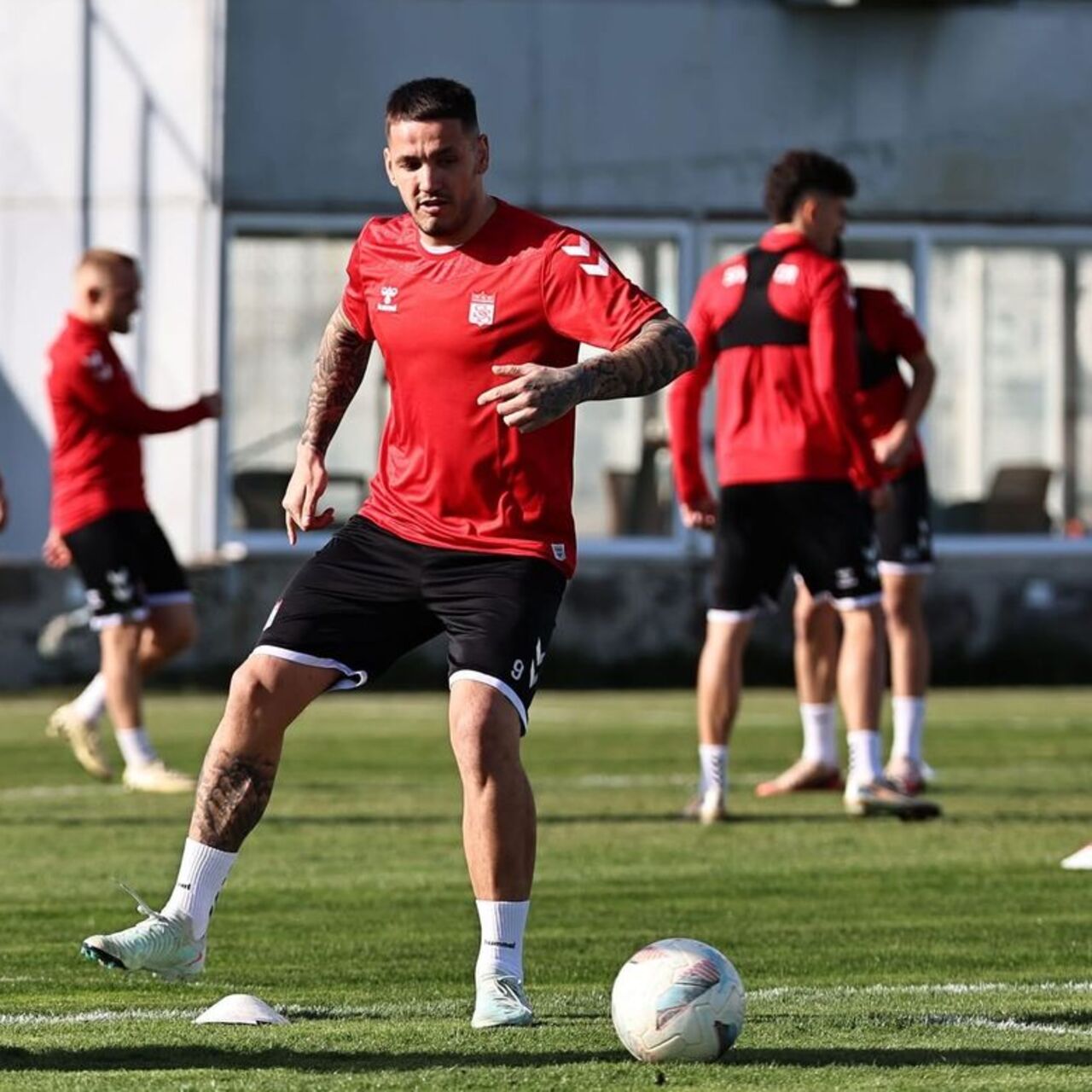 Sivasspor'a Manaj ile Simic'ten iyi haber!
