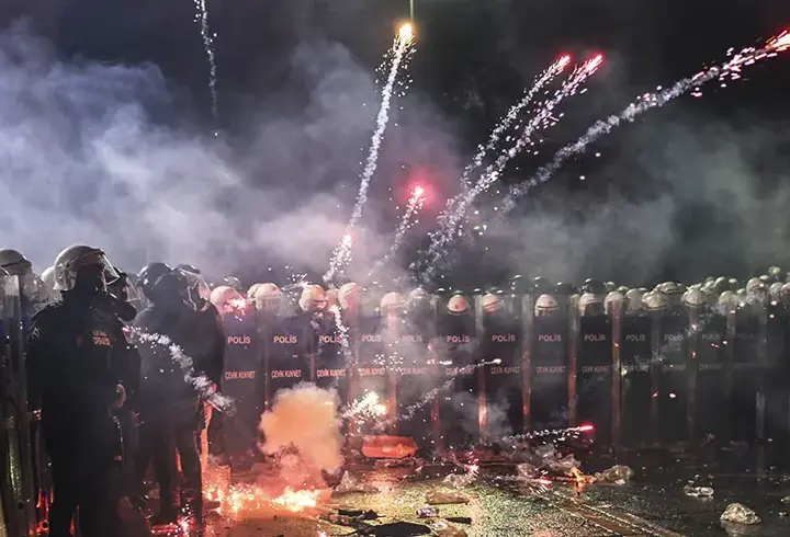 İstanbul'da izinsiz gösteri yapan 71 şüpheli gözaltına alındı