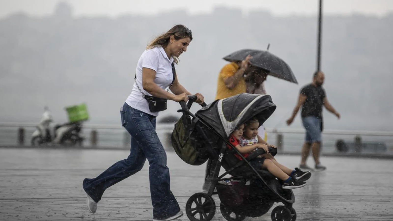AKOM, İstanbul için saat verdi: Sağanak yağış geliyor