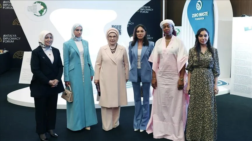 Emine Erdoğan, Antalya Diplomasi Forumu'nda temaslarda bulundu