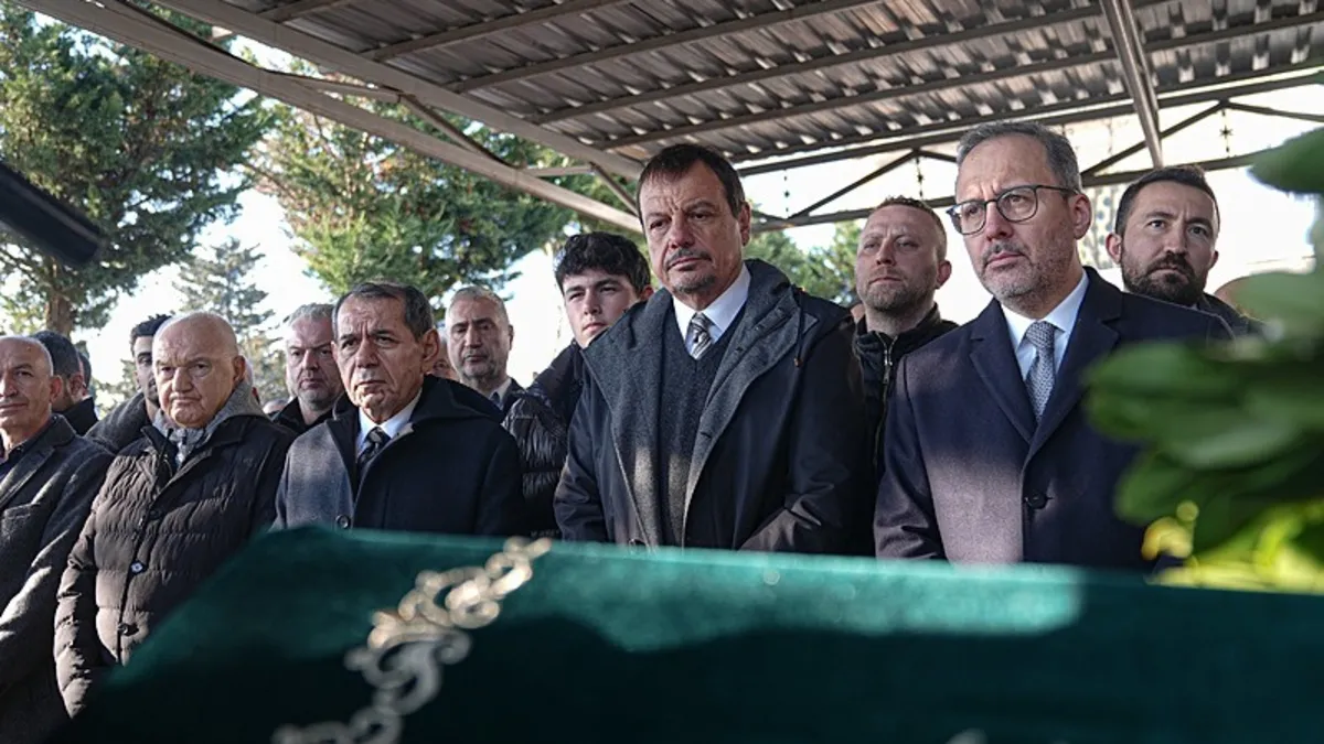 Ergin Ataman'ın annesi son yolculuğuna uğurlandı