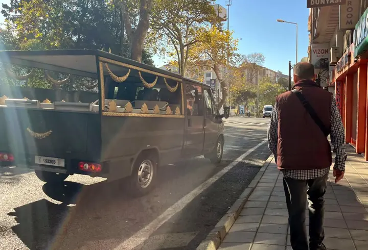 Motosiklet ile cenaze taşıma aracı çarpıştı; 2 yaralı
