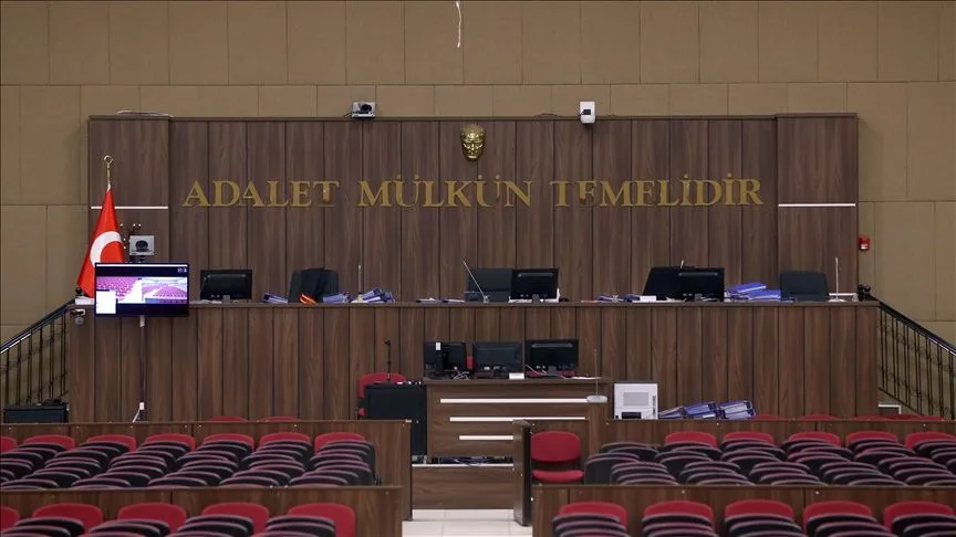 Bakırköy'de kurdukları düzenekle 40 bin dolarlık kol saatini çalan 3 sanığa dava