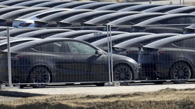 Musk'a Tesla uyarısı: Yeniden odaklanmalı