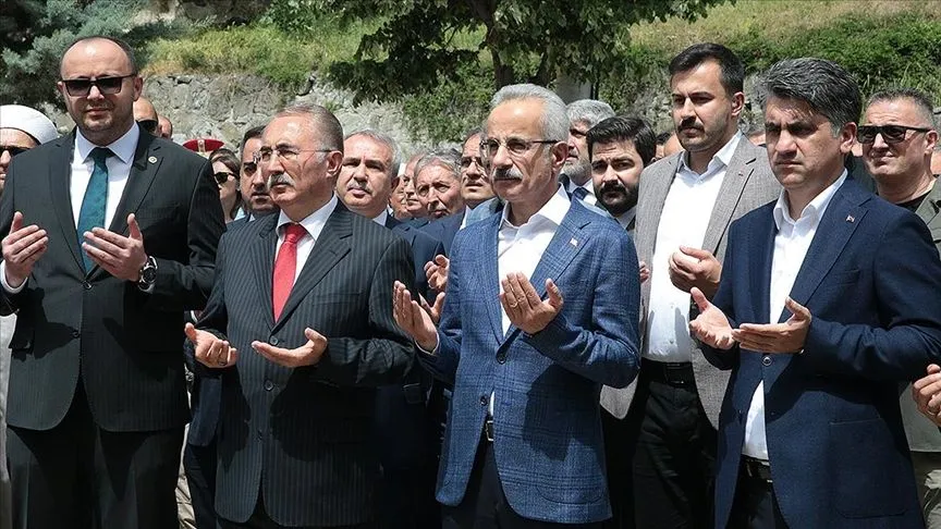 Ulaştırma ve Altyapı Bakanı Uraloğlu, "Geleneksel Göynük Akşemseddin Hz. Anma Günü" programına katıldı