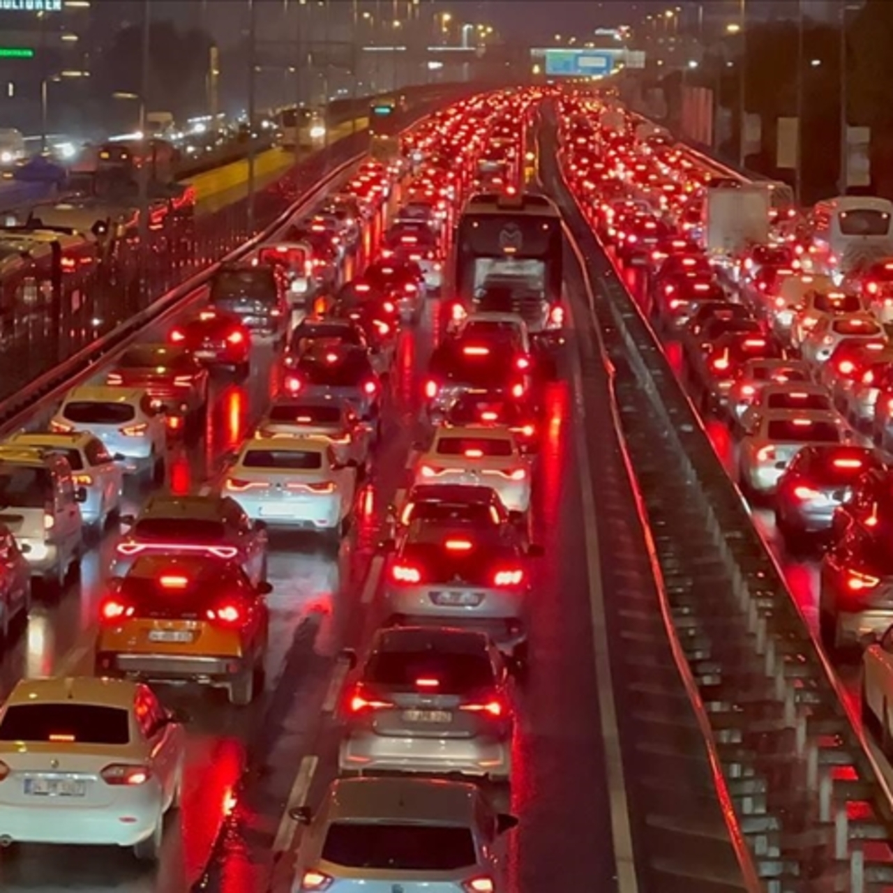 İstanbul'da trafik yoğunluğu yüzde 85'e çıktı