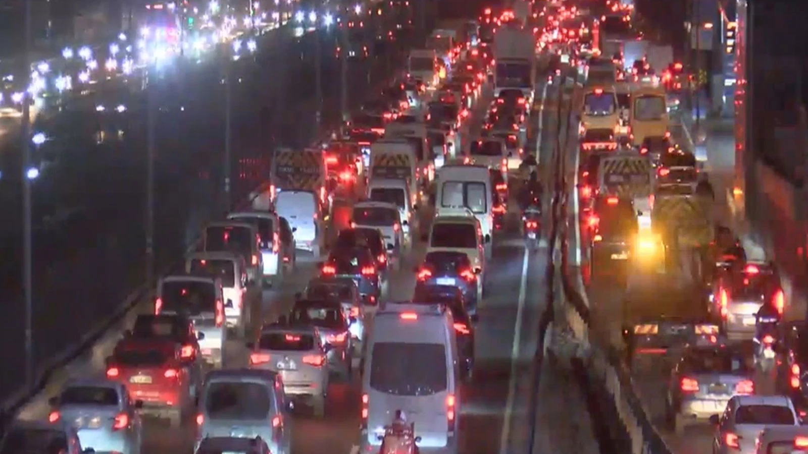 İstanbul'da trafik yoğunluğu yüzde 81'e ulaştı