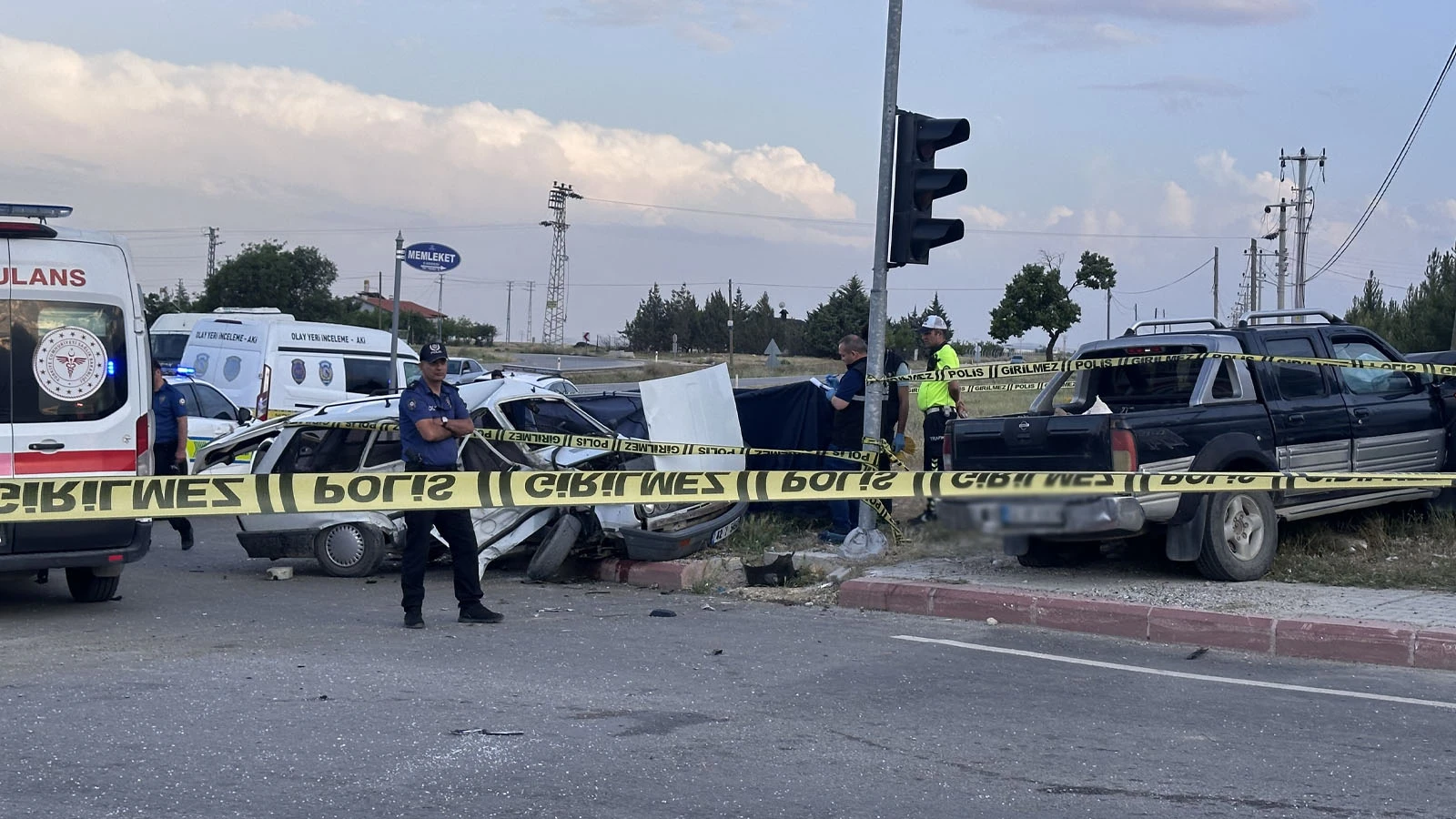 Konya'da kamyonetle çarpışan otomobildeki karı koca hayatını kaybetti