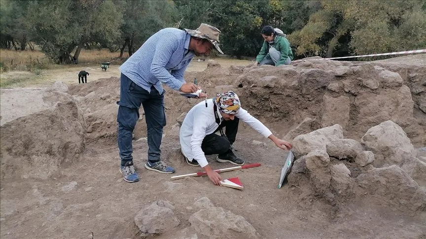 Parmaksız Kale Höyüğü'nde kazı çalışmaları devam ediyor