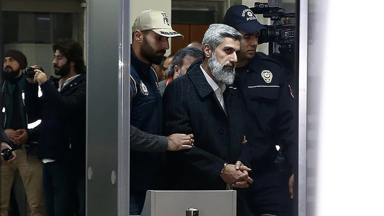 Alparslan Kuytul ve 12 sanığın yargılandığı davada duruşma ertelendi