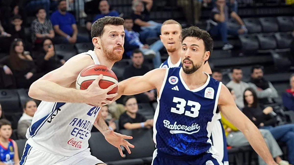 Anadolu Efes evinde Bahçeşehir Koleji'ne kaybetti! (İŞTE MAÇIN ÖZETİ)