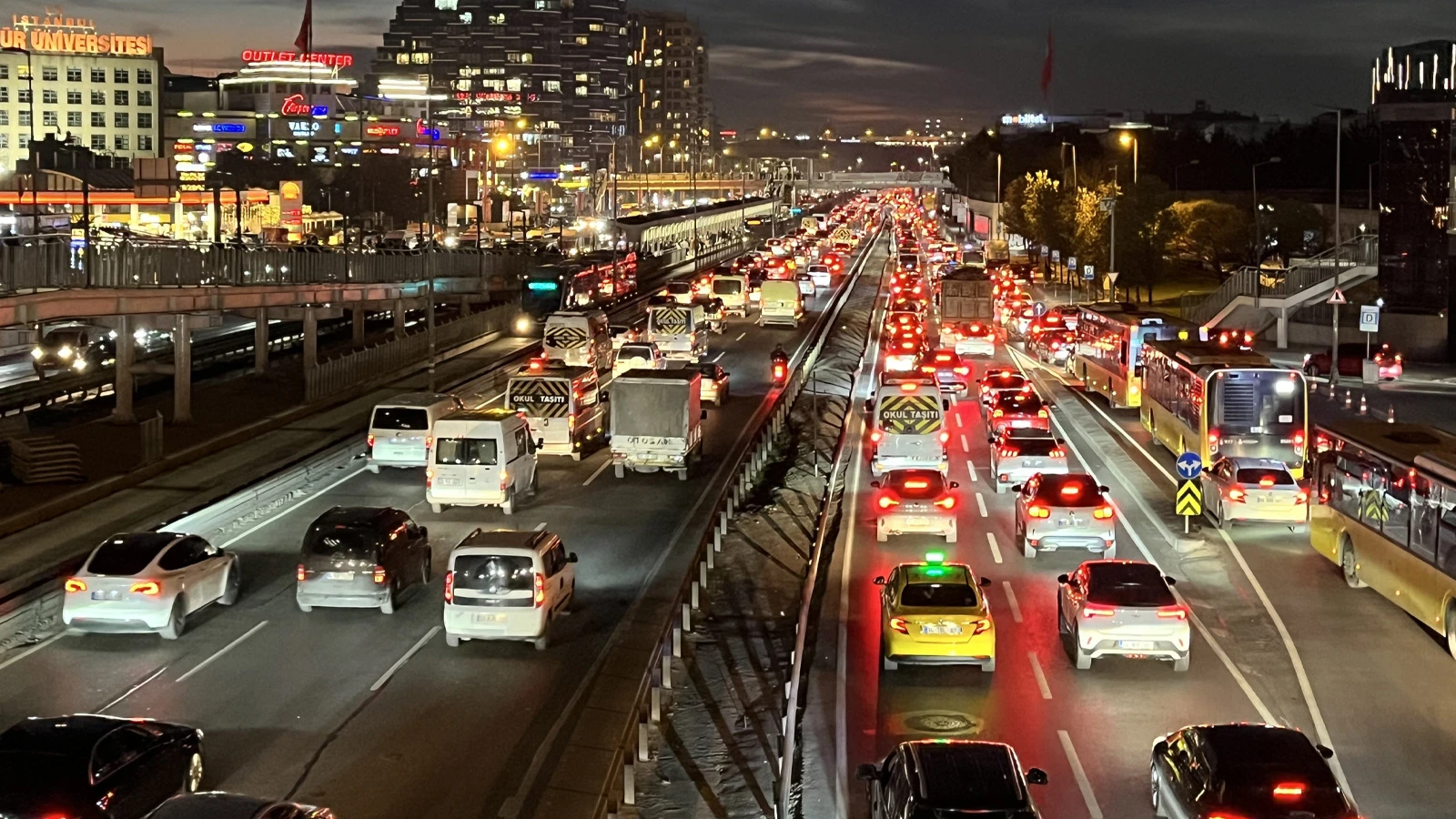 İstanbul’da trafik çilesi bitmiyor! Yoğunluk yüzde 85’e ulaştı