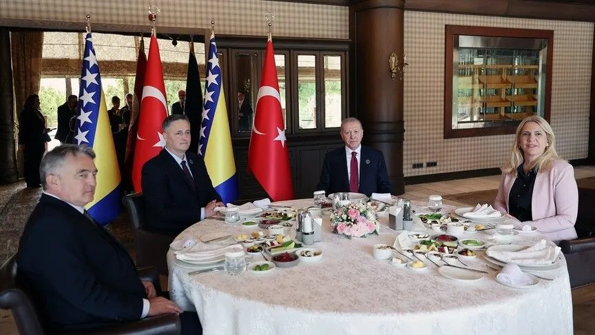 Cumhurbaşkanı Erdoğan, Bosna Hersek Devlet Başkanlığı Konseyi üyeleriyle görüştü