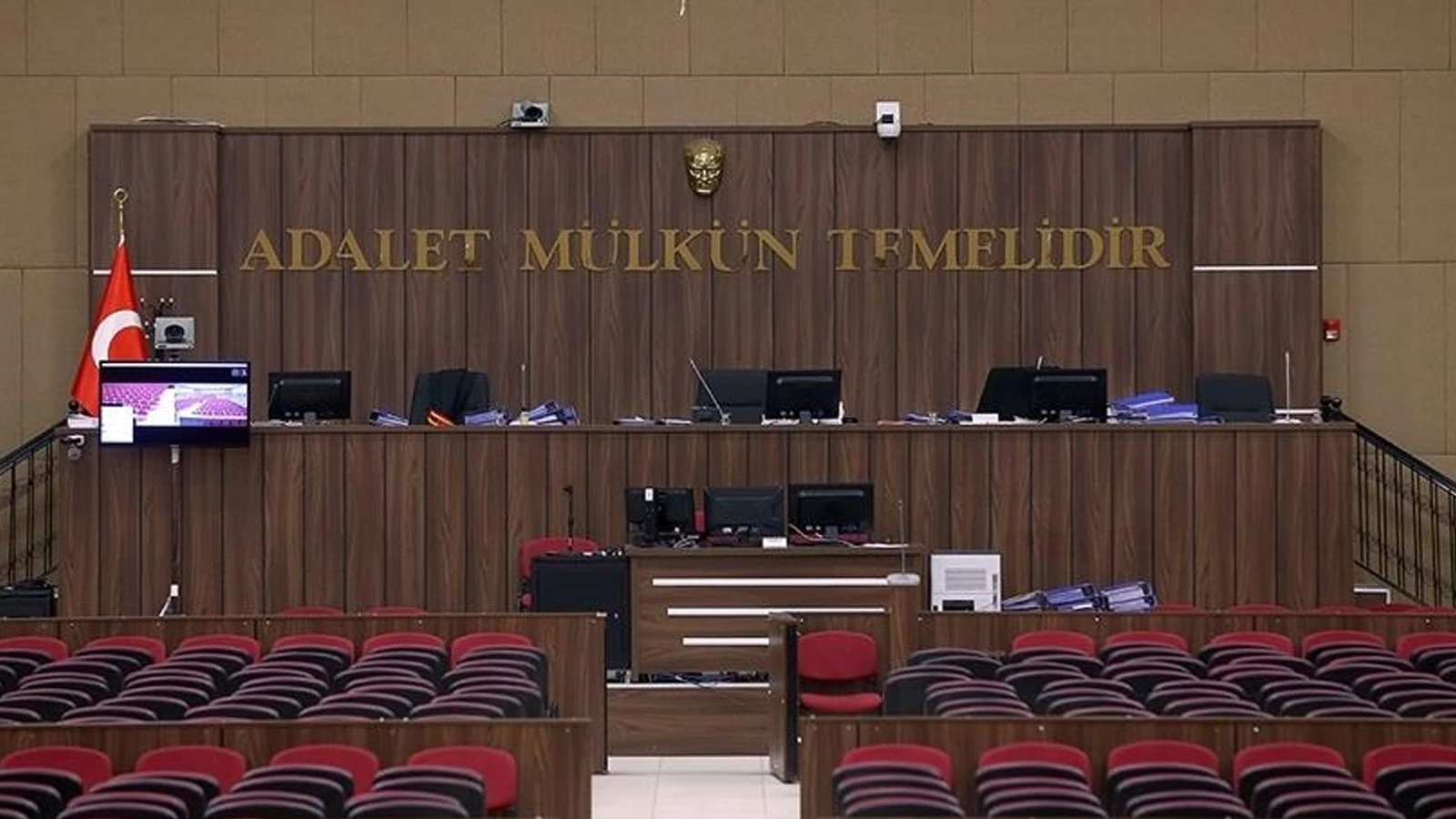 Eşini yastıkla boğmaya çalışan kadın hakkında uzaklaştırma kararı