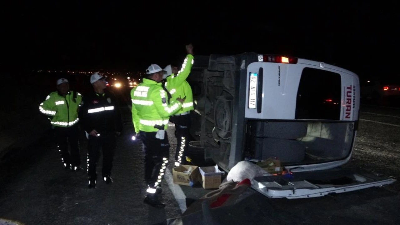 Malatya'da lastiği patlayan araç kaza yaptı: 13 öğrenci yaralı