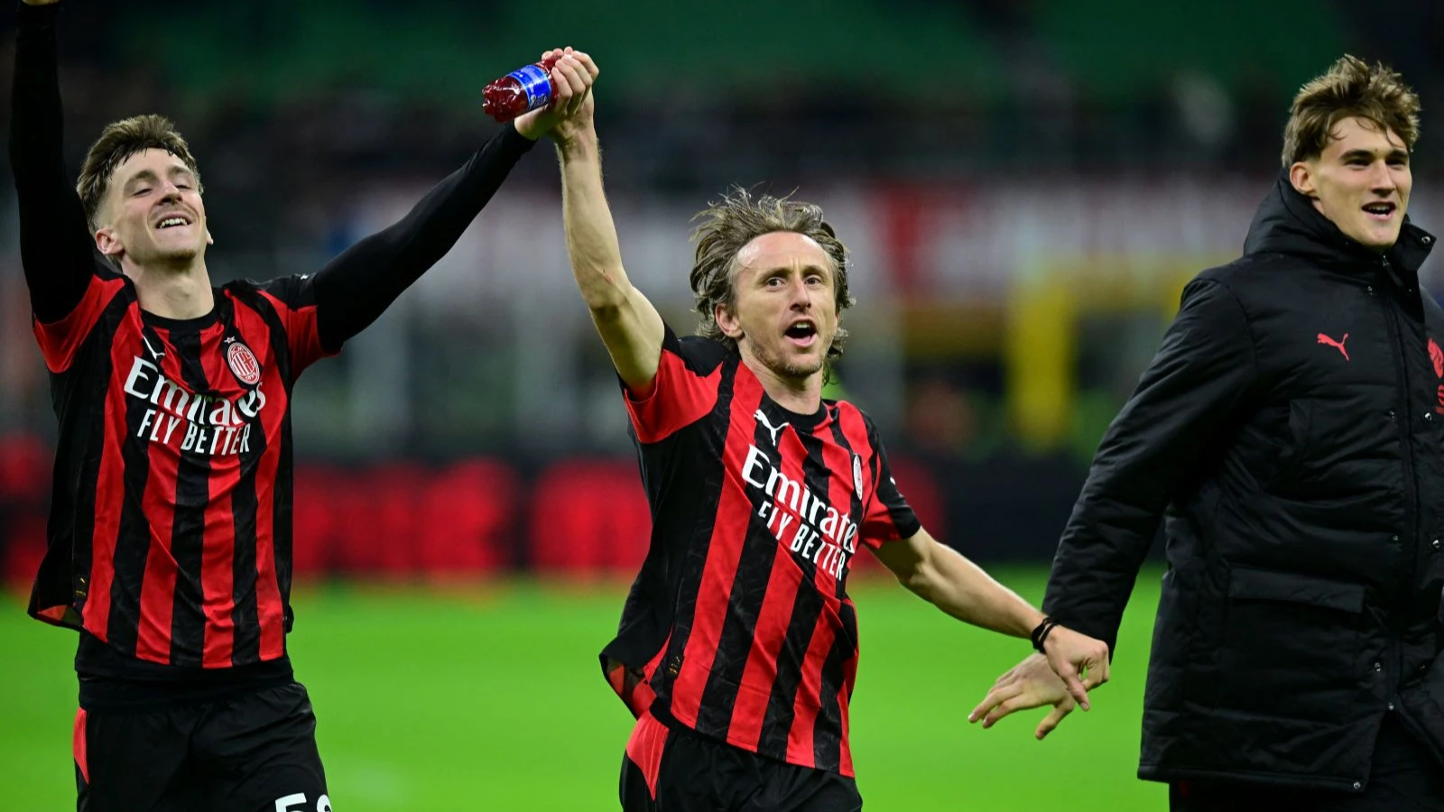 Milan, Modric'in futbolu bırakmasını istemiyor