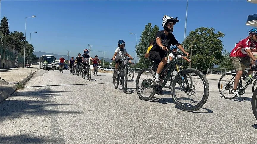 Çölyak ve PKU hastalıklarına dikkati çekmek için pedal çeviriyorlar