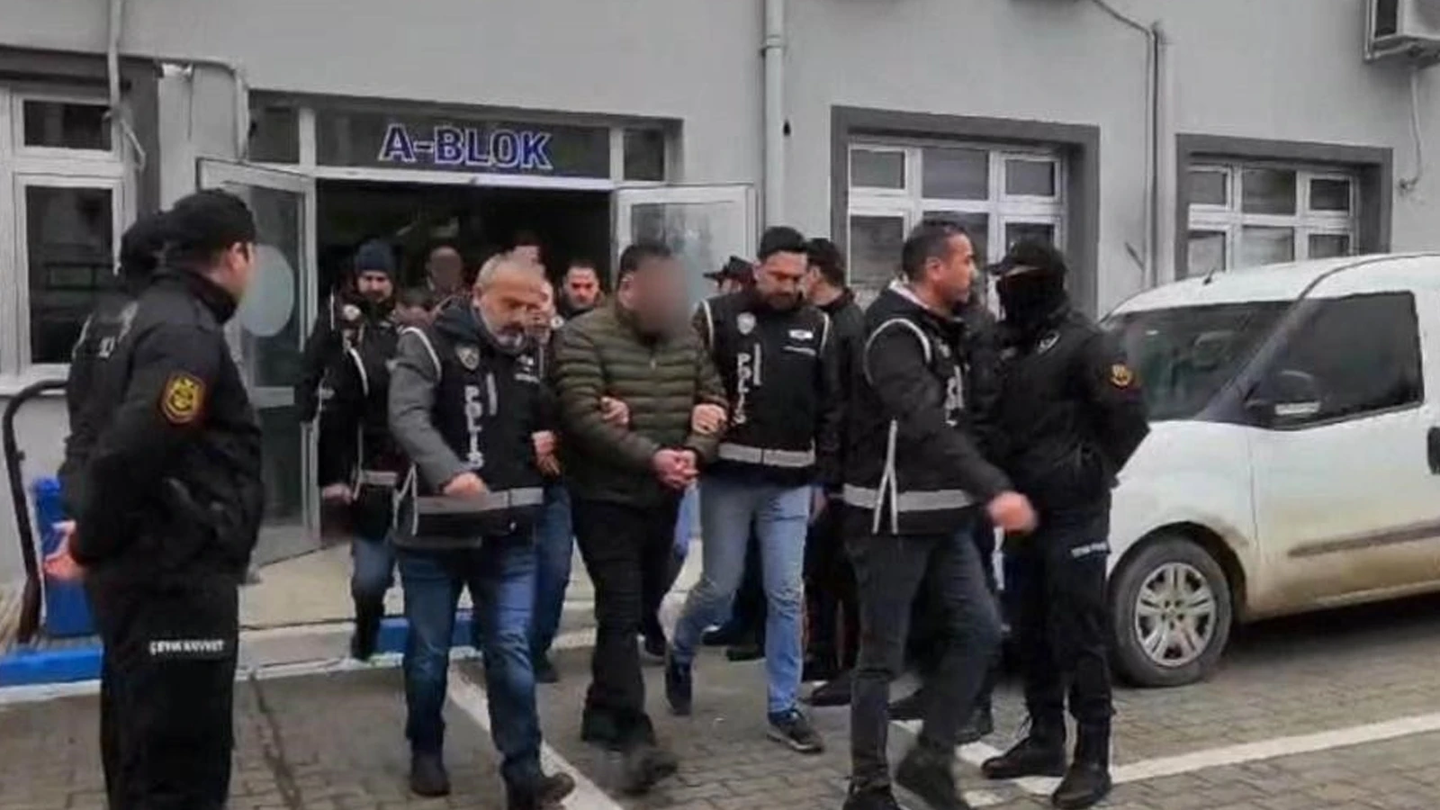 Otobüsten silah parçaları çıktı! 5 kişi tutuklandı