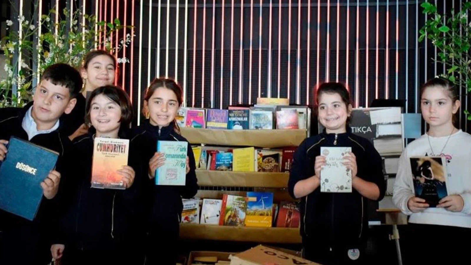 'Kitap getirene kahve bizden' diye başladı: 6 bin kitap toplandı