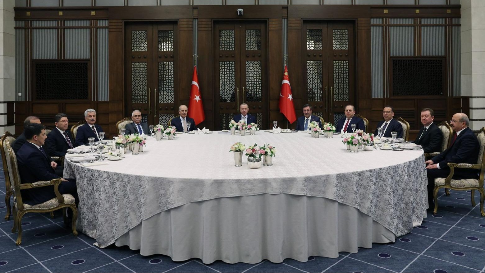 Cumhurbaşkanı yasama, yürütme ve yargı temsilcilerini ağırladı