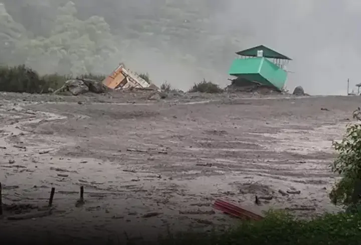 Hindistan'da heyelan felaketi! Onlarca kişi kayıp