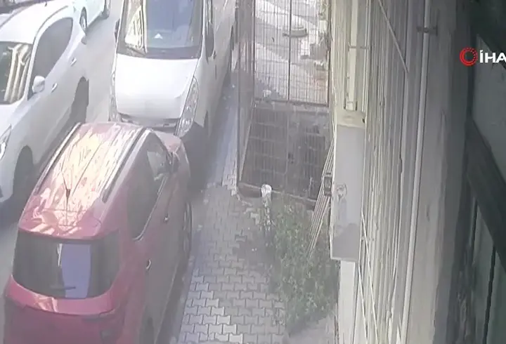 3 yaşındaki çocuk yola fırladı aracın altında kaldı