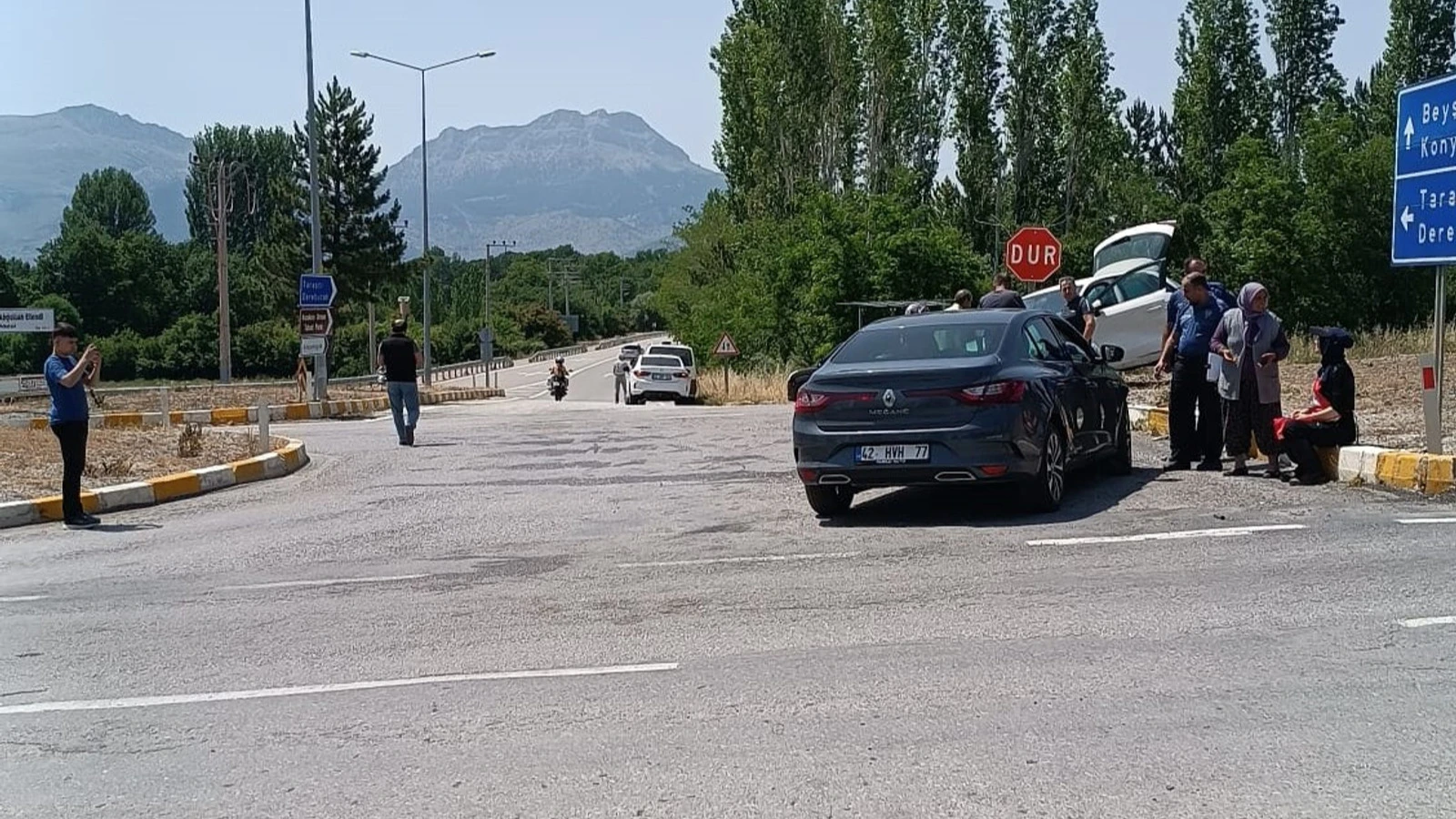 Konya'da iki otomobilin çarpışı; 5 kişi yaralandı