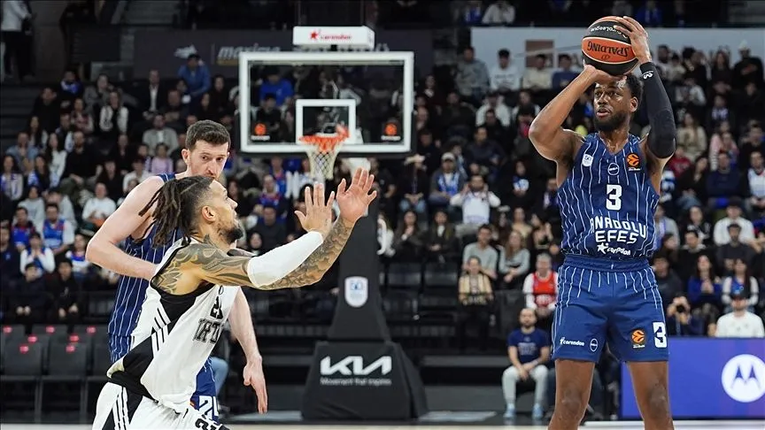Anadolu Efes İtalya ekibi Virtus Bologna'yı 91-60 mağlup etti