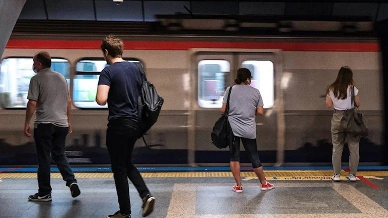 Marmaray'da bir saat arayla iki intihar! Seferler durduruldu!