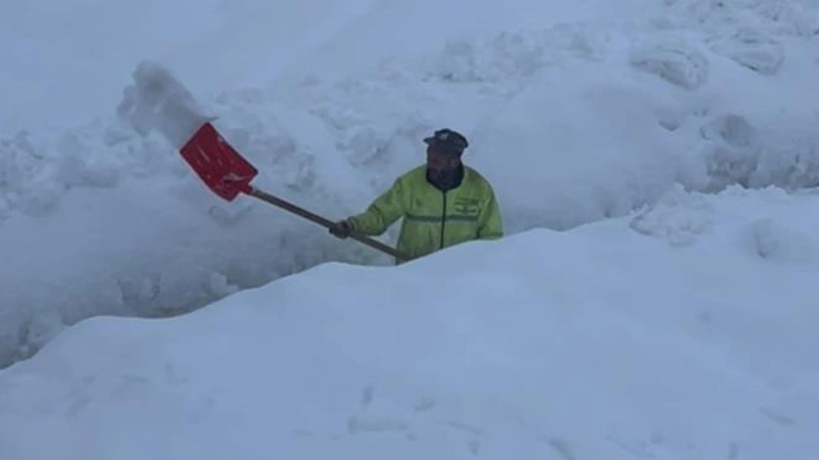 Tunceli’de kar hayatı felç etti: 1,5 metreyi aştı