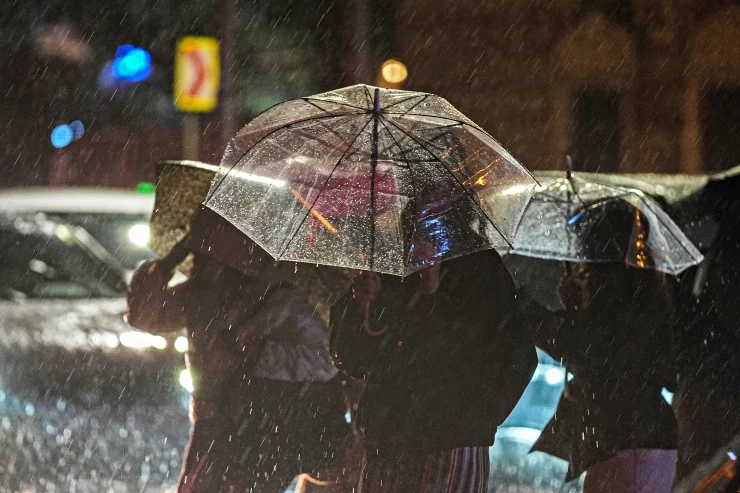 İstanbul valisi: Zorunlu olmadıkça evden çıkmayın