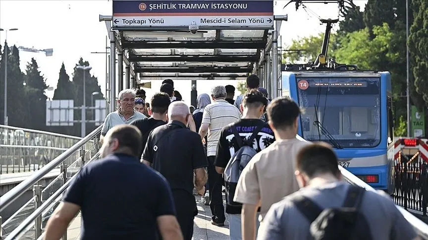 İstanbul'da bazı metro ve tramvay seferleri arıza nedeniyle aksadı